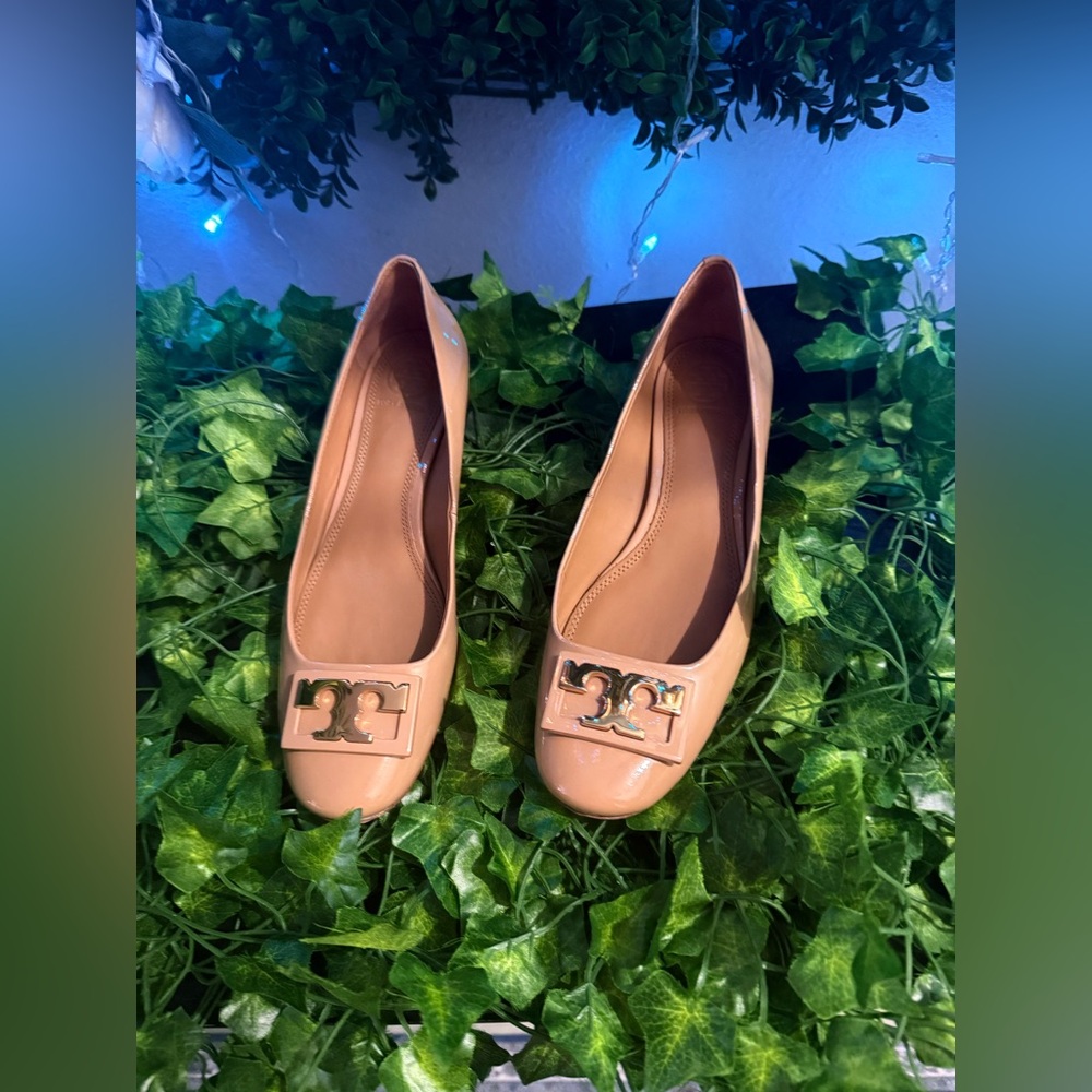 Tory Burch Gigi nude patent leather ballet flats. Size 6.5